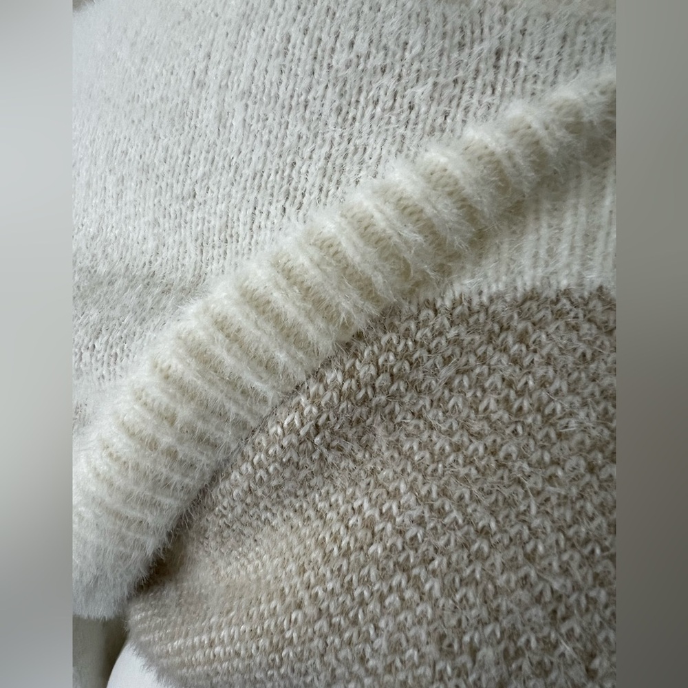 Casual Chic Cottage Core Neutral Aesthetic Parisian Inspired Sweater Size Medium - Picture 4 of 6